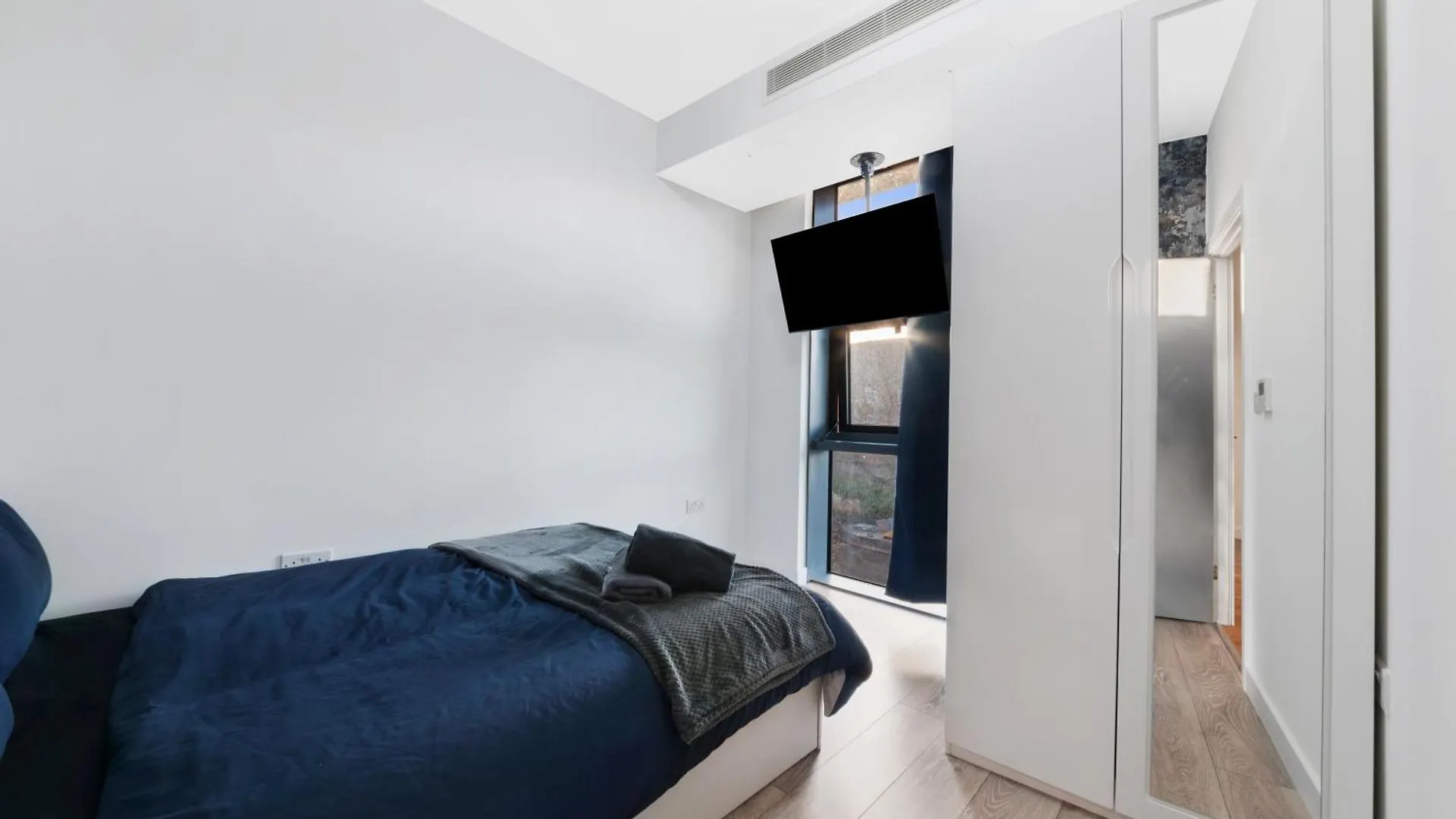 Riverside 2 Bedroom Stratford London Apartment
